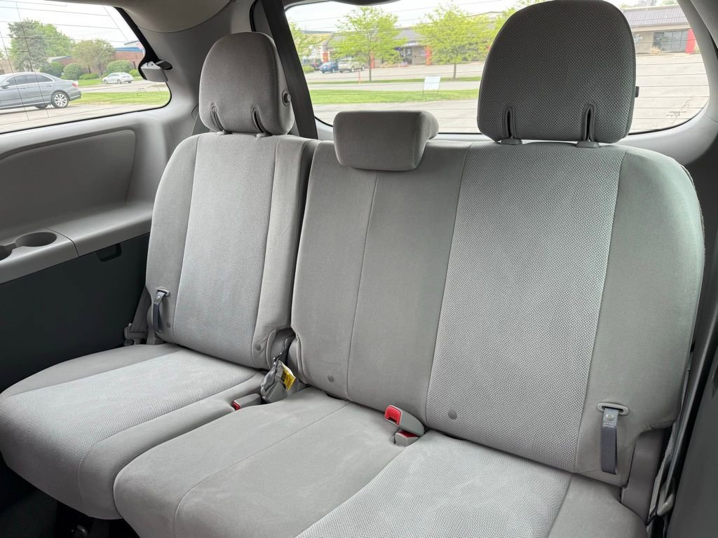Used 2017 Toyota Sienna L FWD image 16