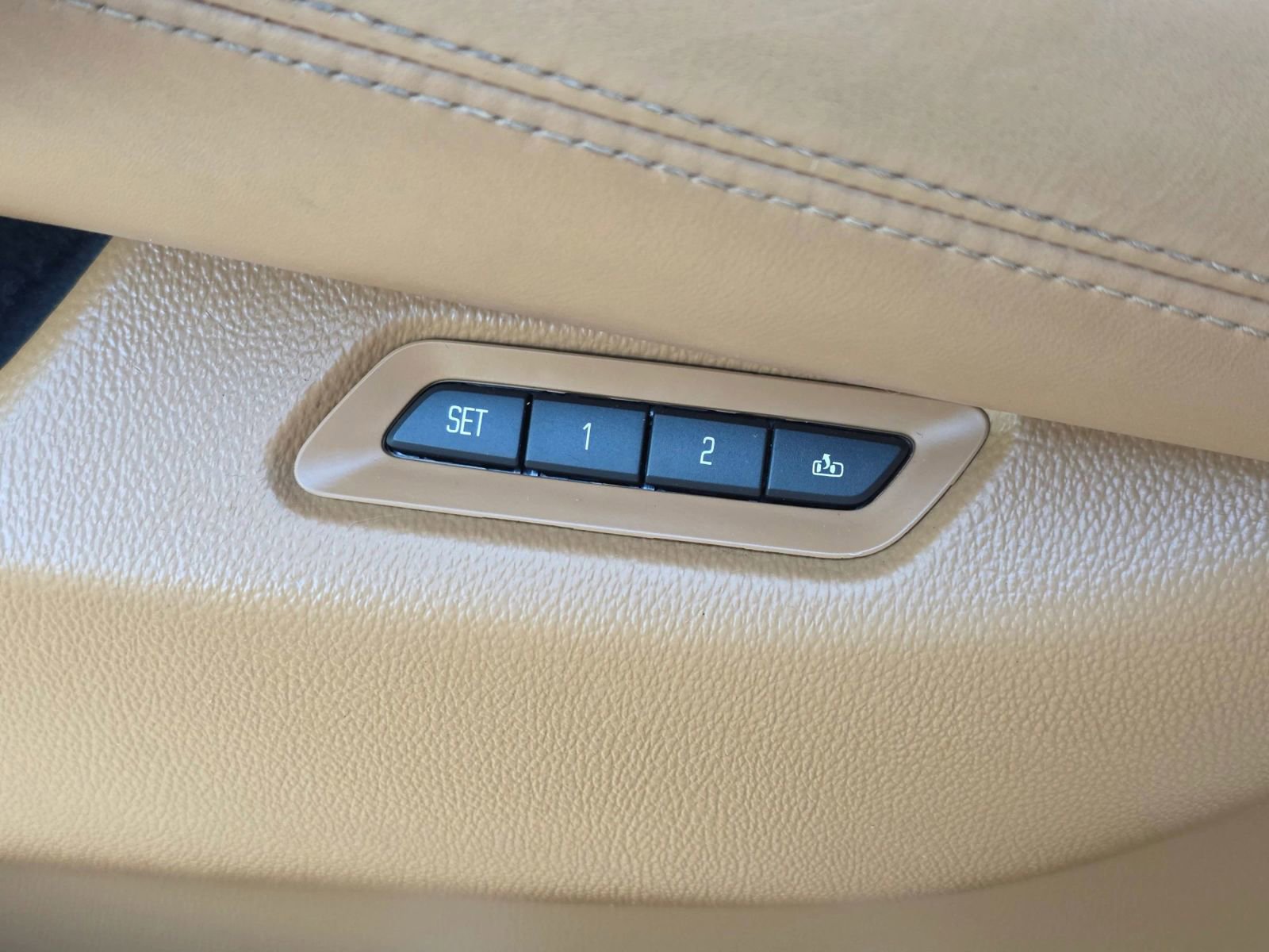 Used 2016 Cadillac Escalade ESV Platinum RWD image 24