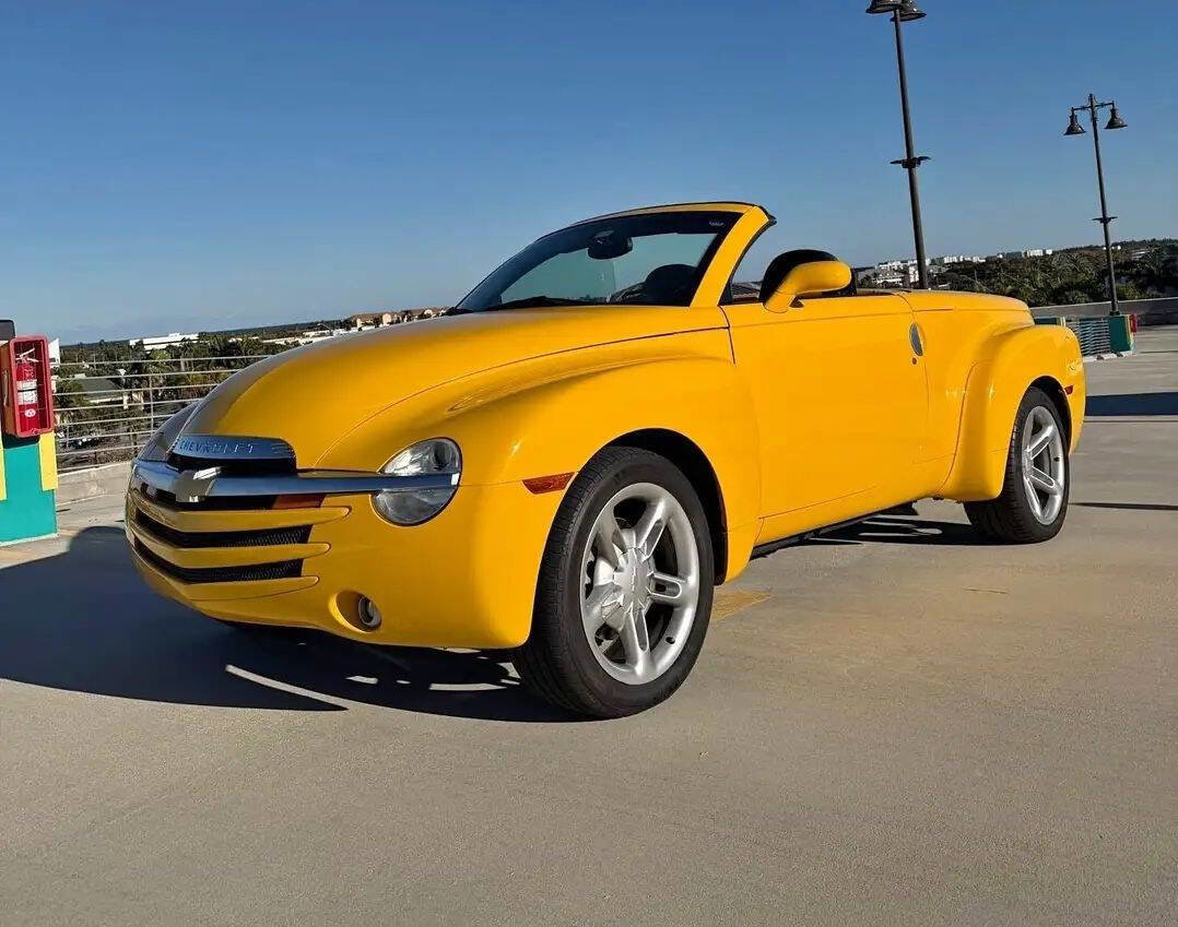 Used 2005 Chevrolet SSR LS 2dr Regular Cab Convertible w/ Preferred Equipment Group RWD image 2