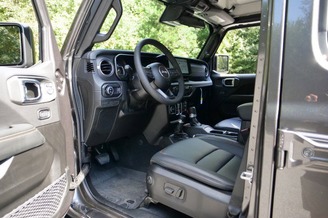 Used 2025 Jeep Gladiator Sport image 27