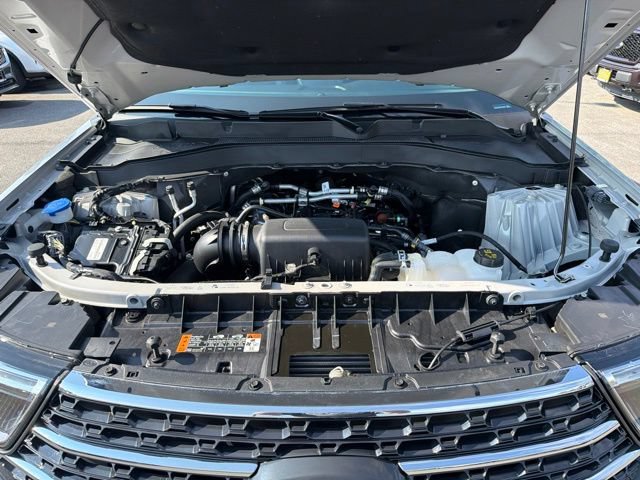 Used 2024 Ford Explorer XLT w/ Equipment Group 202A AWD/4WD image 57