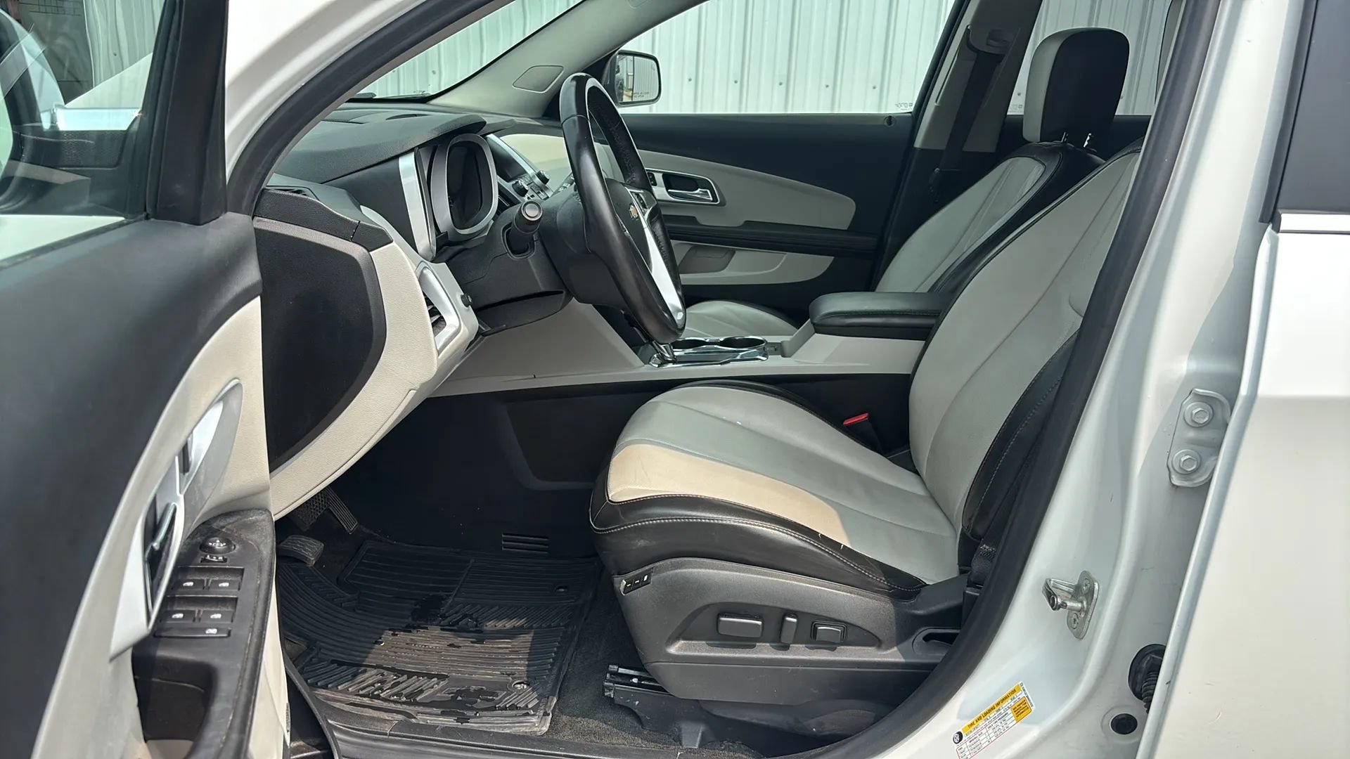 Used 2017 Chevrolet Equinox Premier w/ Enhanced Convenience Package AWD/4WD image 18