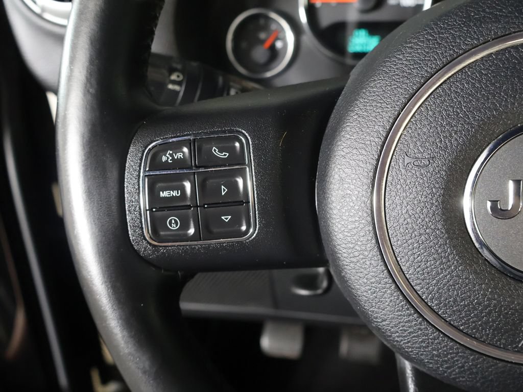 Used 2016 Jeep Wrangler Unlimited Sahara w/ Connectivity Group AWD/4WD image 32