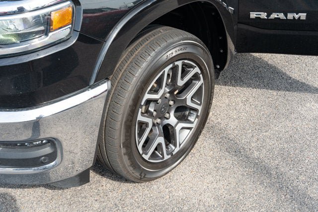 Used 2025 RAM 1500 Laramie AWD/4WD image 11