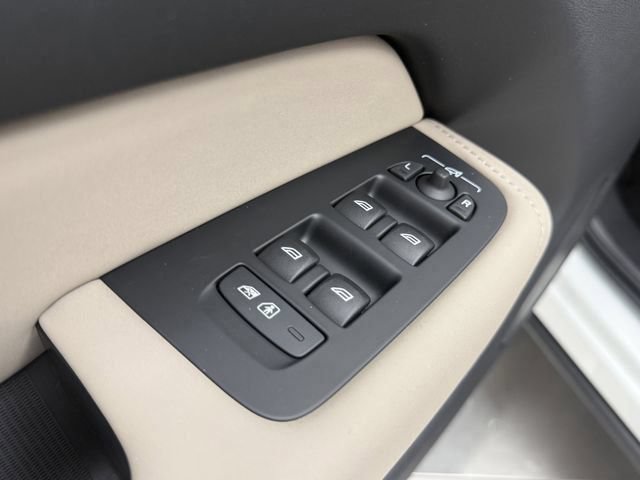New 2026 Volvo XC60 B5 Core AWD/4WD image 12