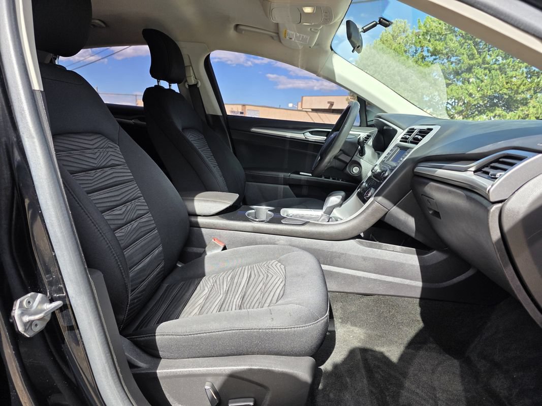 Used 2016 Ford Fusion SE FWD image 19