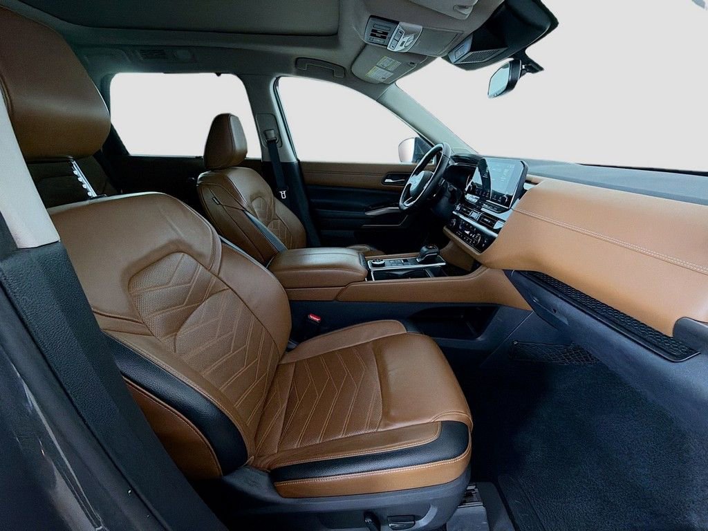 Used 2022 Nissan Pathfinder Platinum w/ Cargo Package image 24