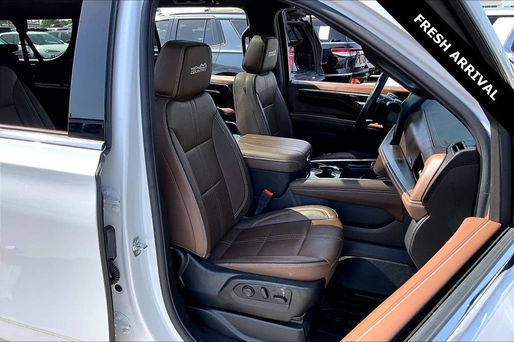 Used 2025 Chevrolet Suburban High Country w/ Sun And Tow Package AWD/4WD image 29