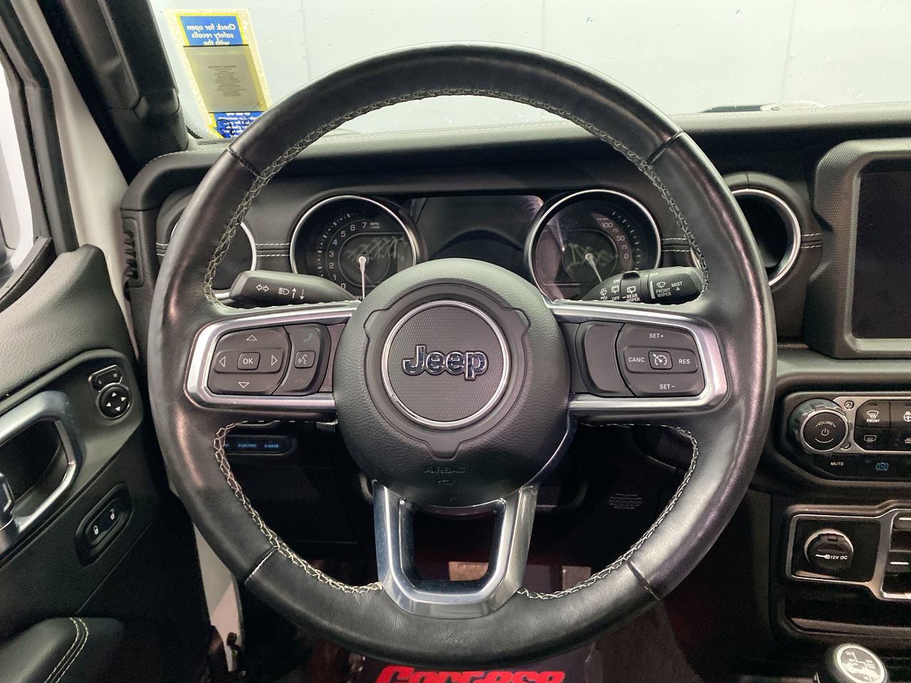 Used 2022 Jeep Wrangler Unlimited Sahara w/ Cold Weather Group AWD/4WD image 16