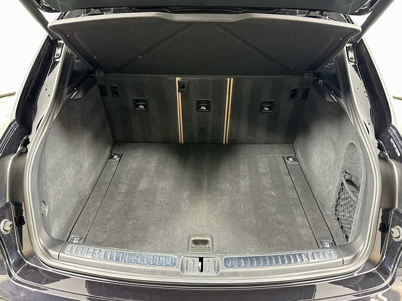 Certified 2024 Porsche Macan Turbo AWD/4WD image 27