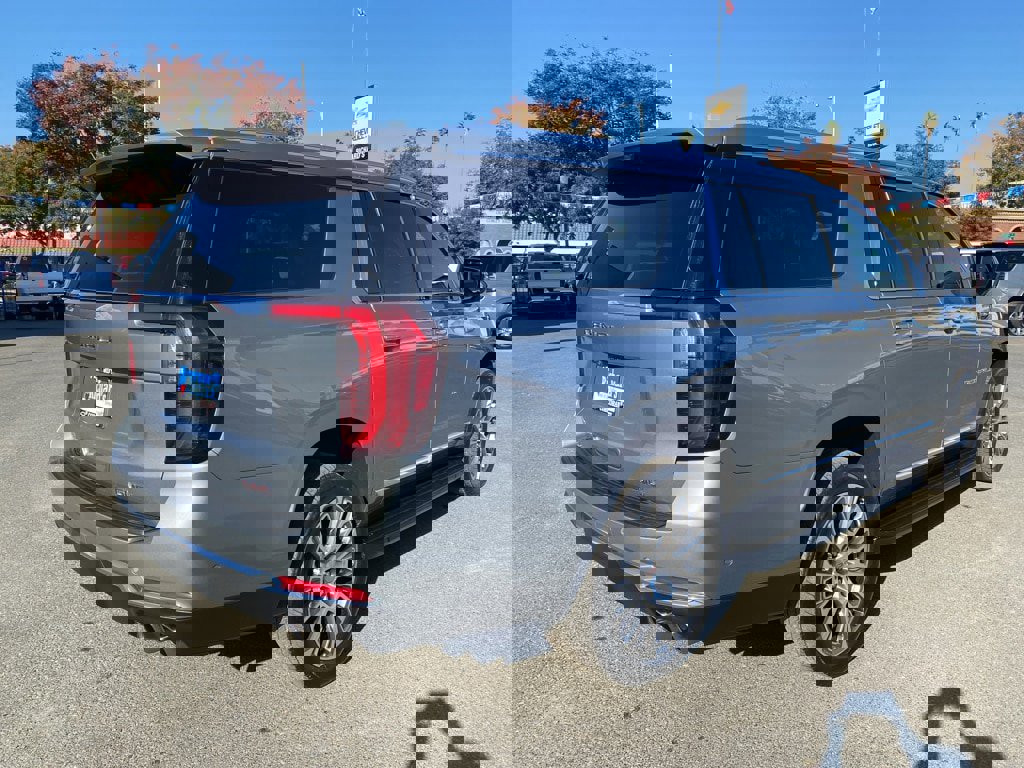 Used 2025 GMC Yukon XL Denali image 9