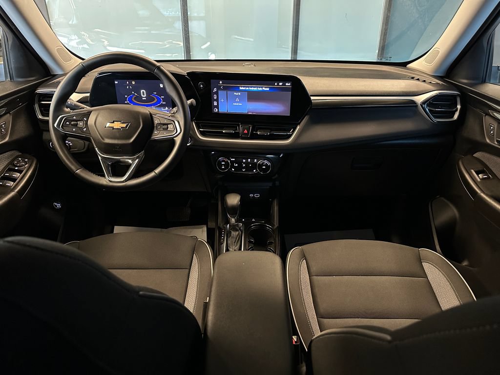 Used 2024 Chevrolet TrailBlazer LT w/ Convenience Package FWD image 9
