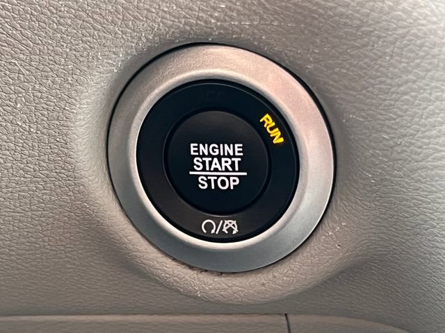 Used 2024 Chrysler Pacifica Touring-L FWD image 31