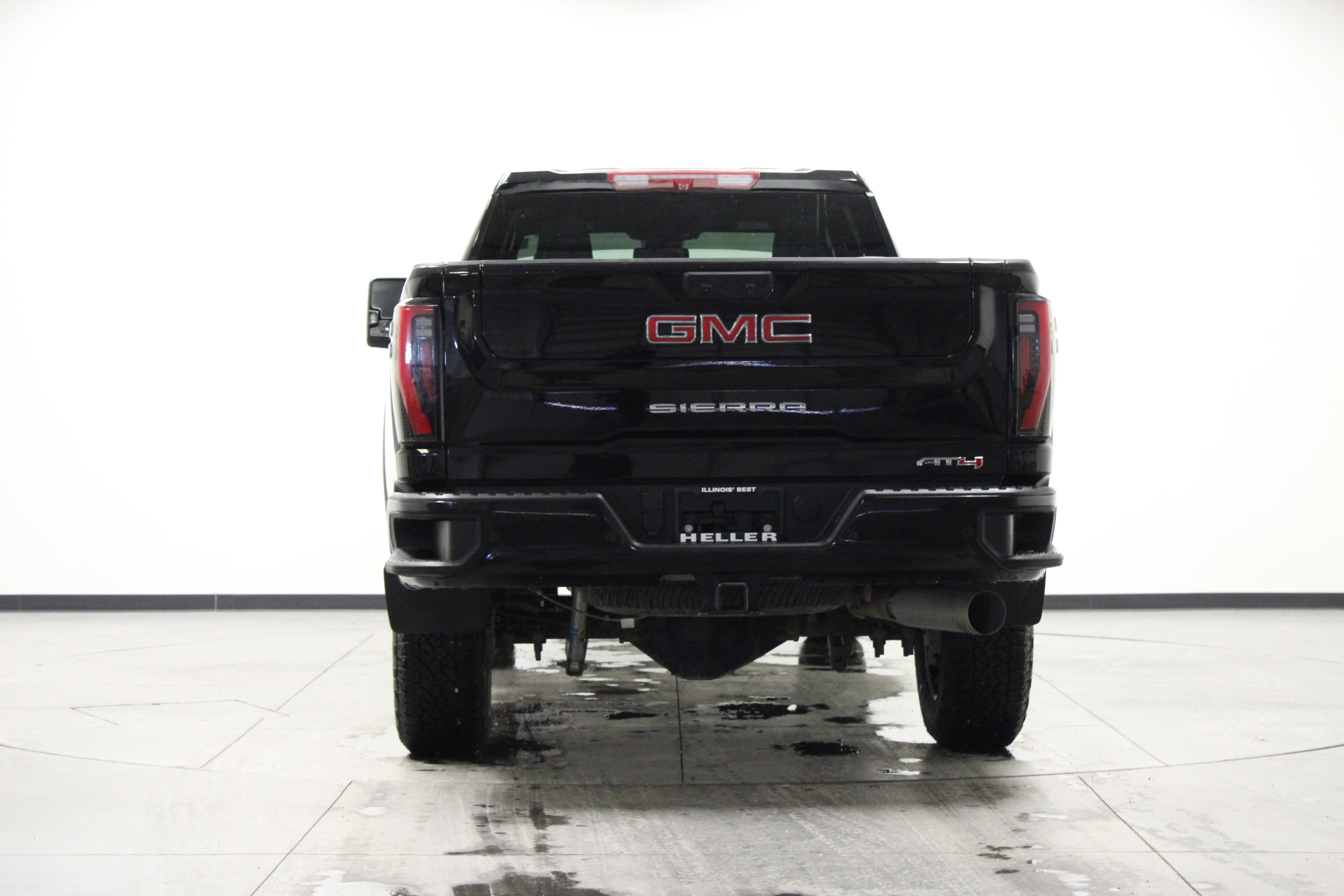 Used 2024 GMC Sierra 2500 AT4 AWD/4WD image 5