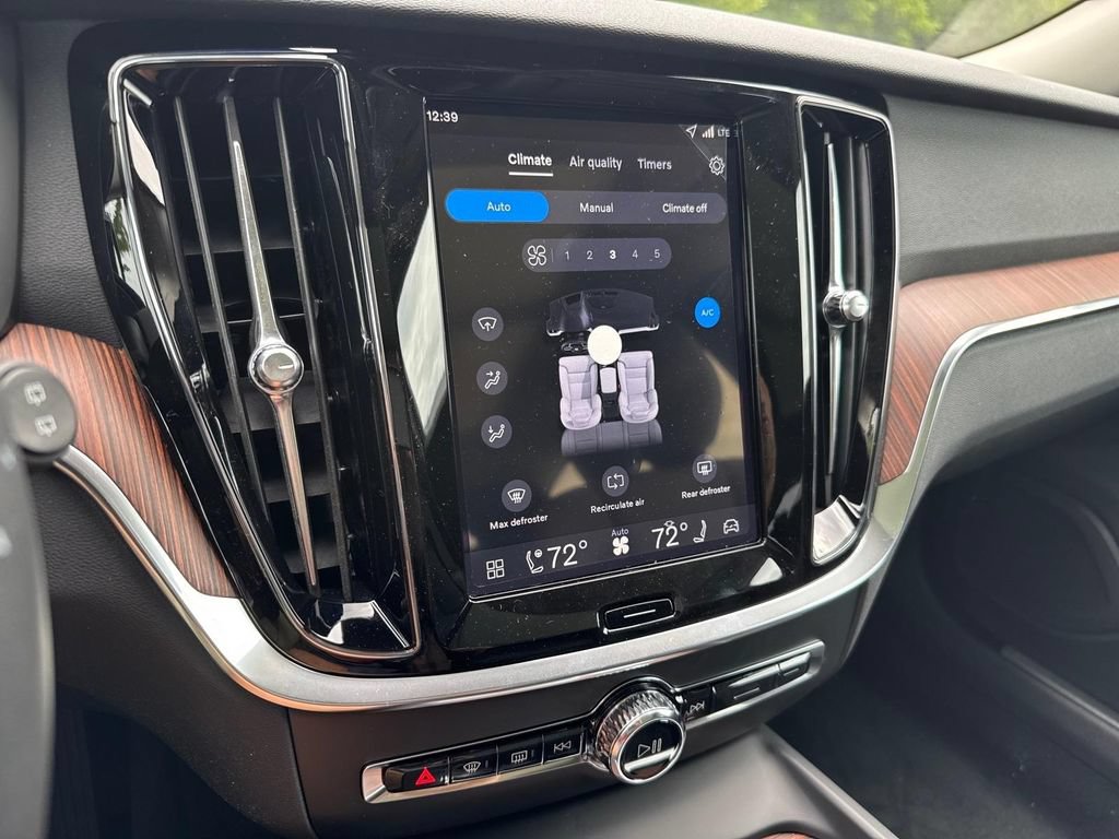 New 2026 Volvo V60 B5 Cross Country Plus w/ Climate Package AWD/4WD image 18