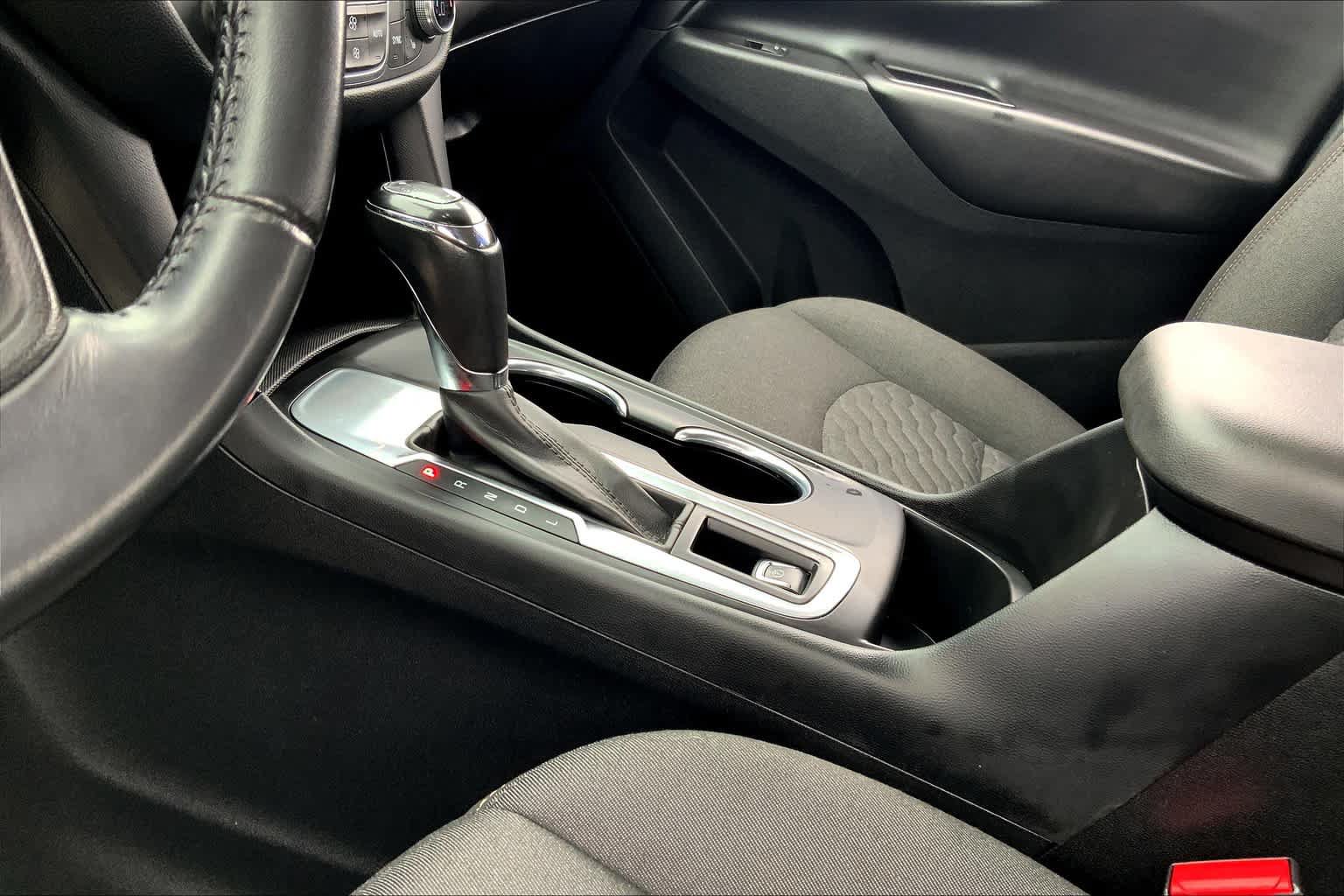 Used 2019 Chevrolet Equinox LT w/ Driver Convenience Package FWD image 14