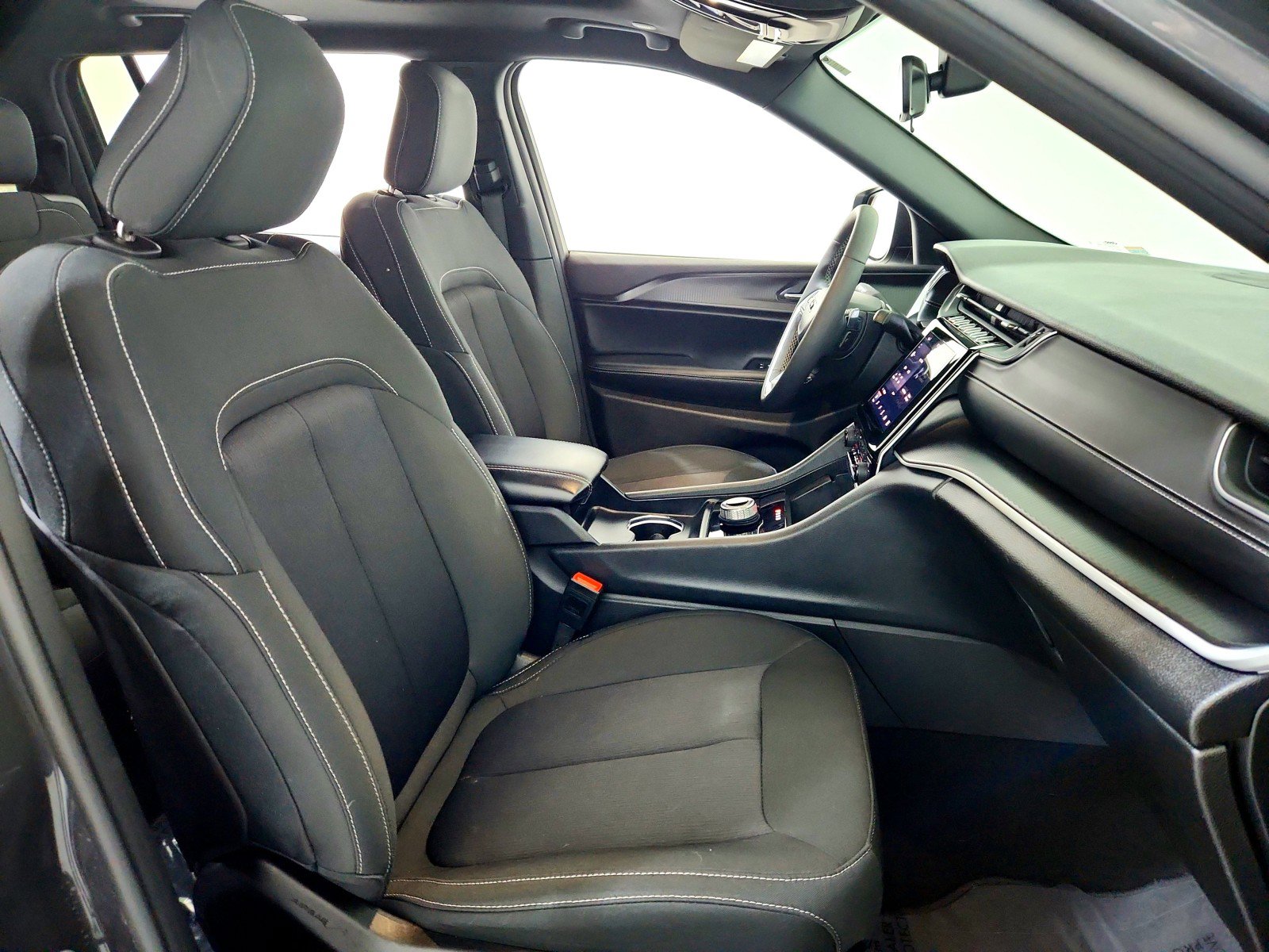 Used 2025 Jeep Grand Cherokee L Laredo w/ Luxury Tech Group I image 28