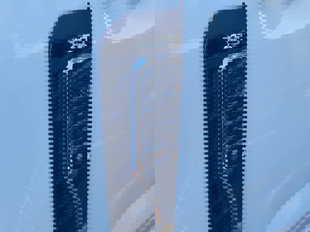 Used 2025 Ford F250 XLT image 3