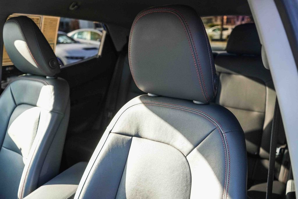 Used 2019 Chevrolet Bolt Premier FWD image 24