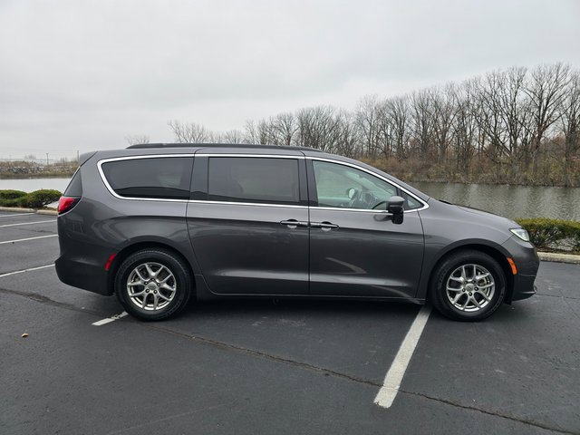 Used 2021 Chrysler Pacifica Touring image 5