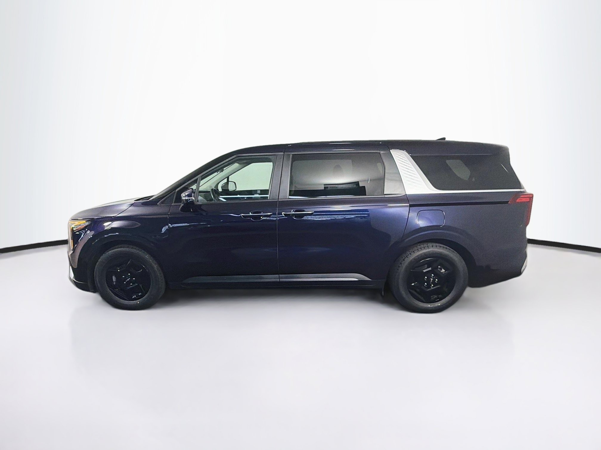 Used 2026 Kia Carnival FWD image 4