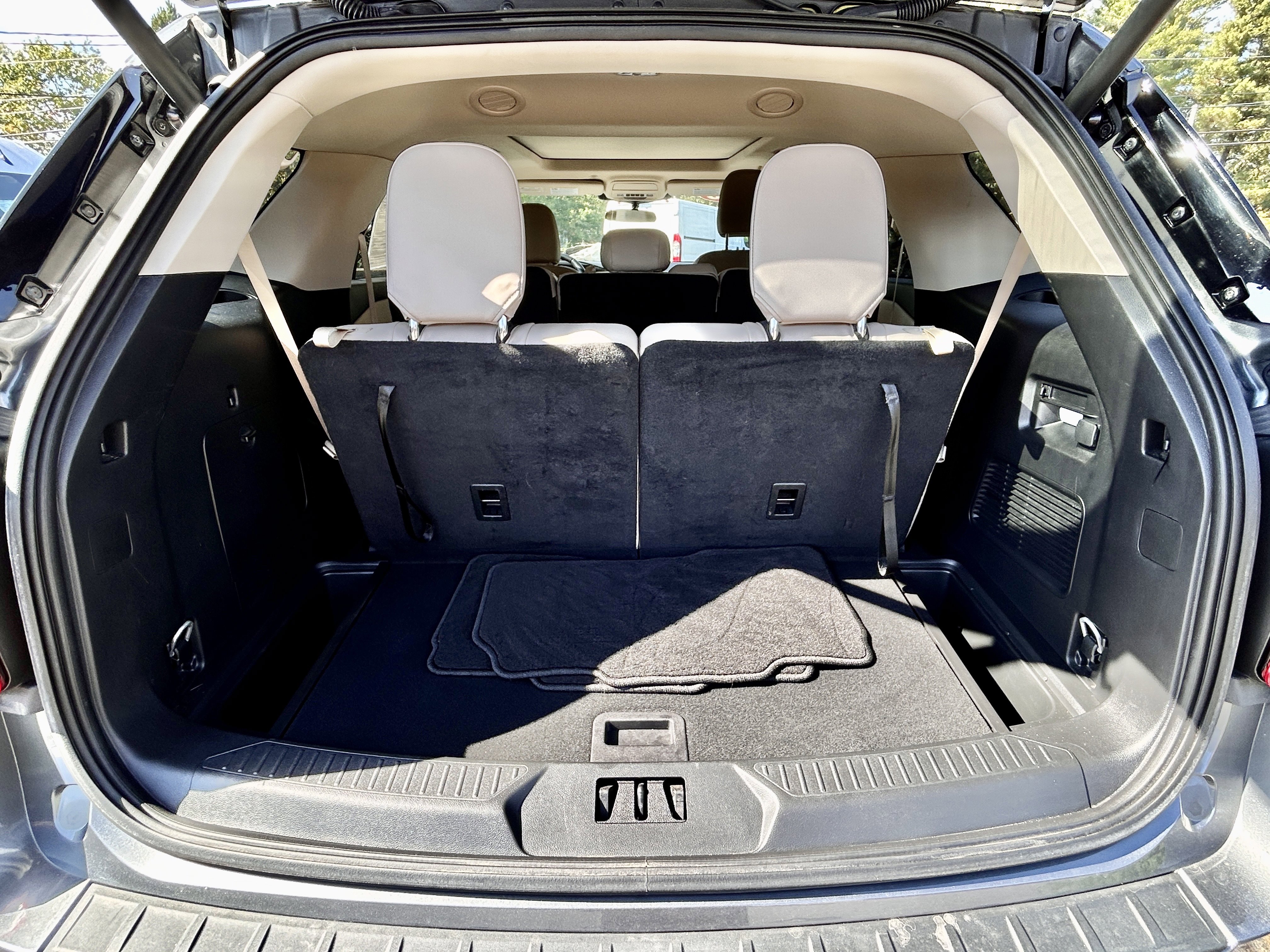 Used 2023 Ford Explorer XLT w/ Equipment Group 202A image 10