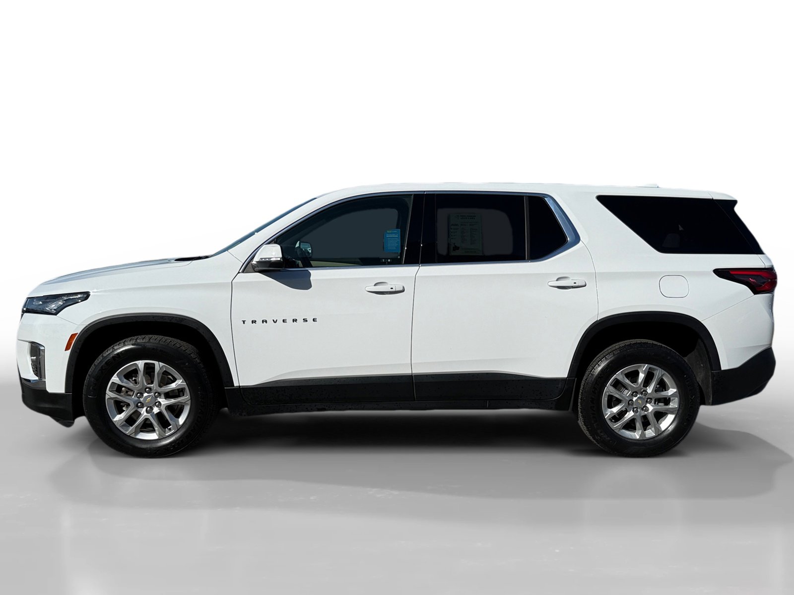 Used 2022 Chevrolet Traverse LS image 2