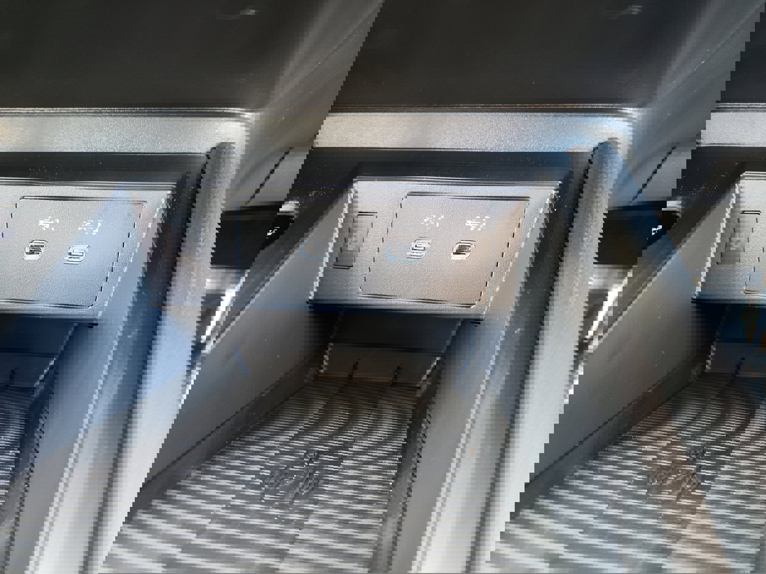 New 2026 Nissan Kicks SR w/ Cold Weather Package image 13