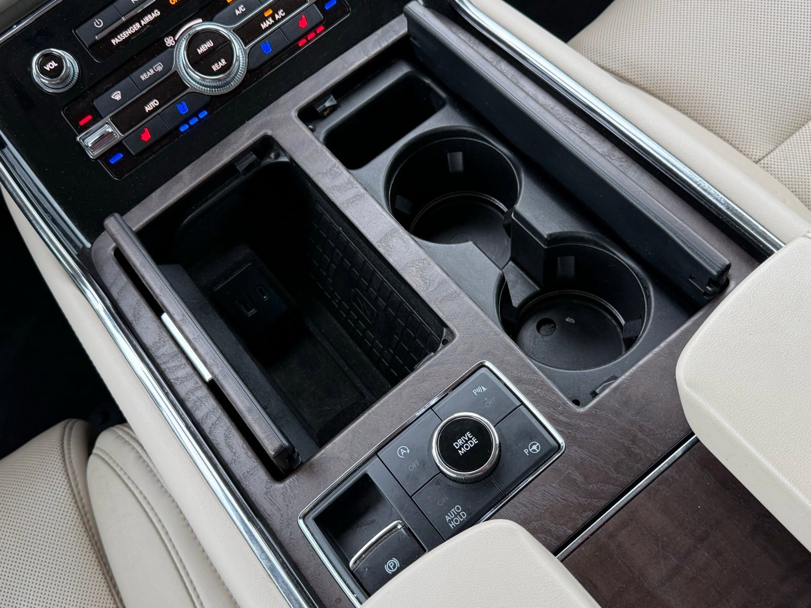 Used 2020 Lincoln Navigator Reserve w/ Luxury Package image 32