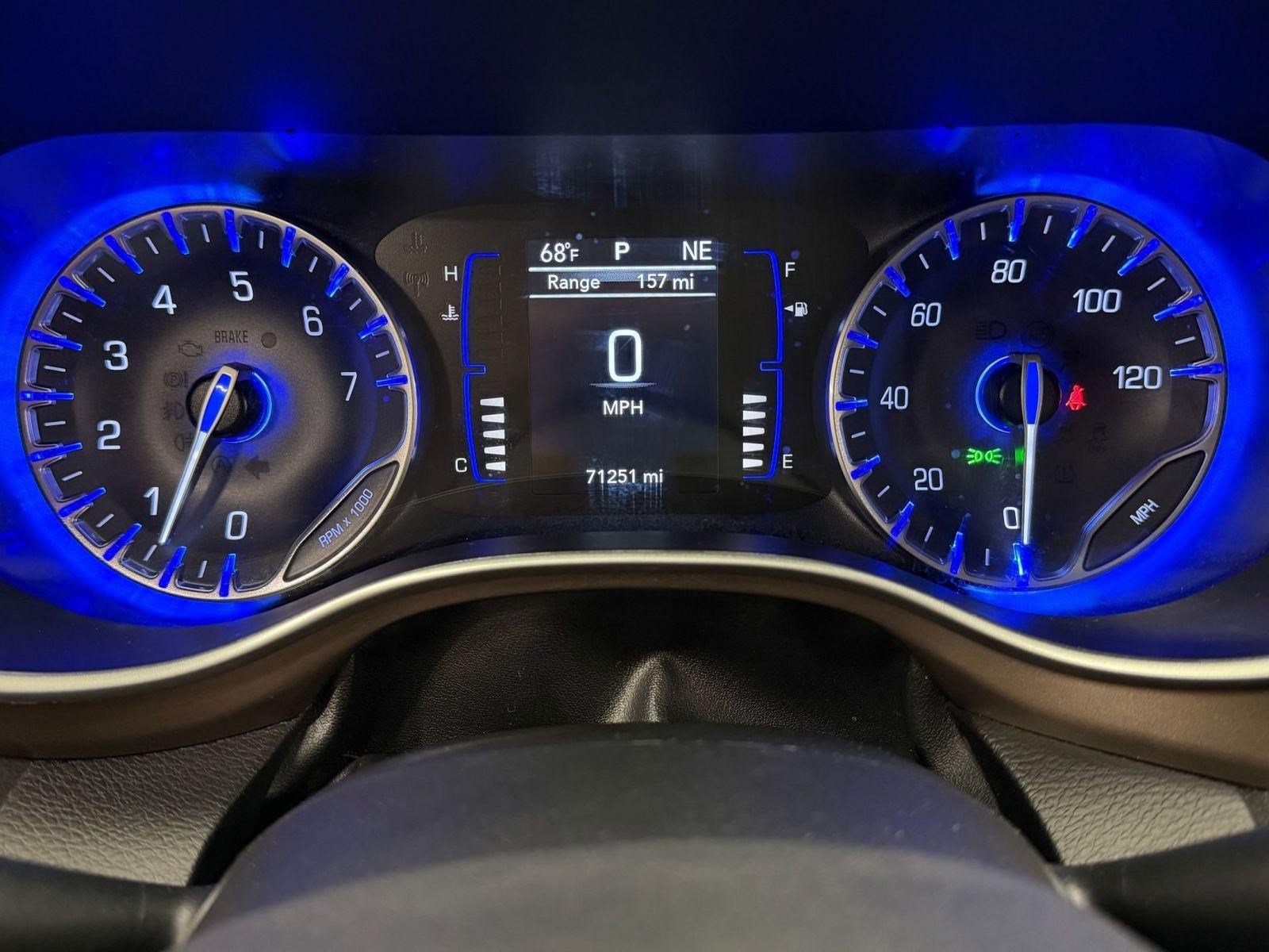 Used 2022 Chrysler Voyager LX FWD image 18