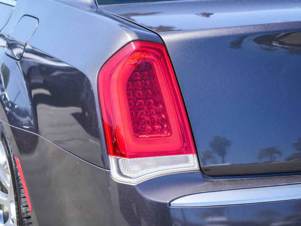 Used 2016 Chrysler 300 C Platinum RWD image 9
