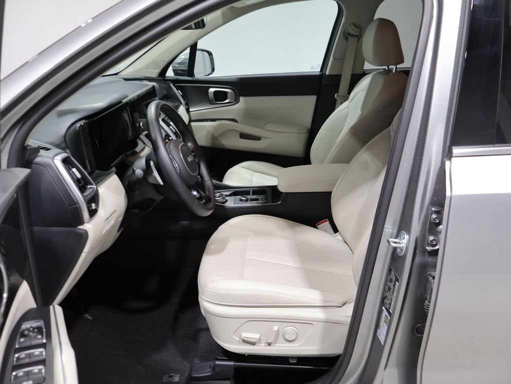 Used 2023 Kia Sorento EX AWD/4WD image 10