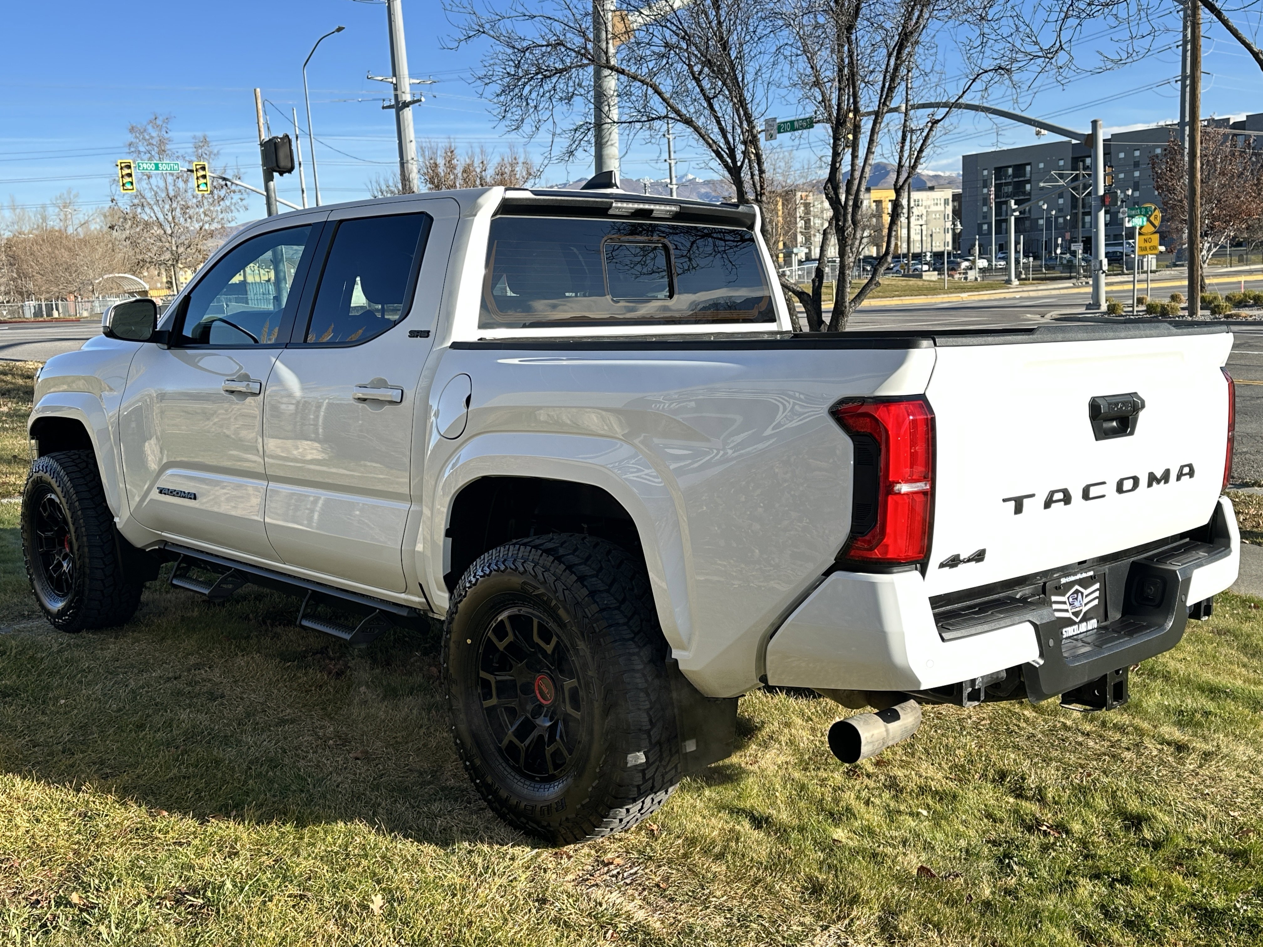 Used 2024 Toyota Tacoma SR5 image 9