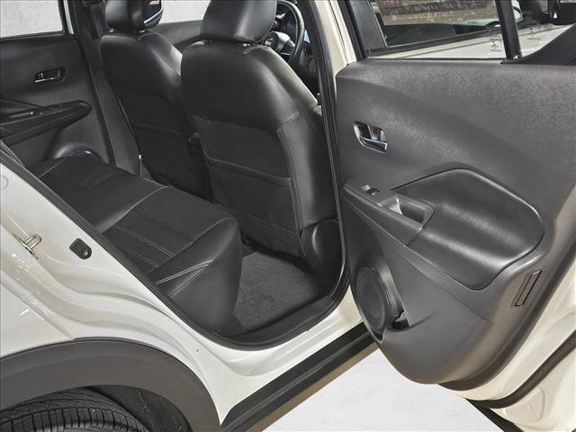 Used 2020 Nissan Kicks SR w/ SR Premium Package FWD image 15