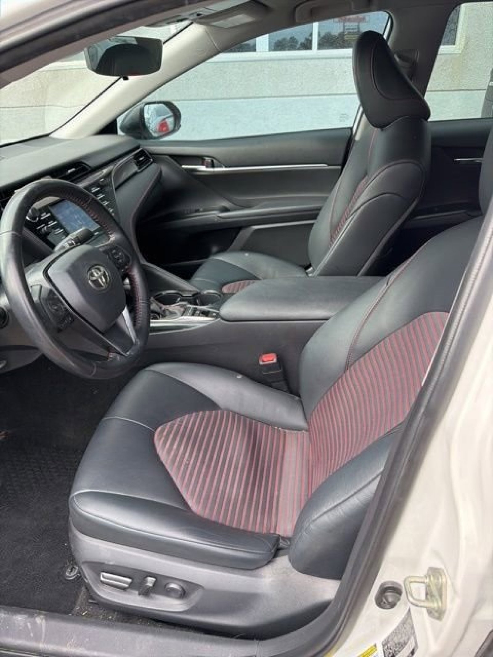 Used 2020 Toyota Camry XSE image 4