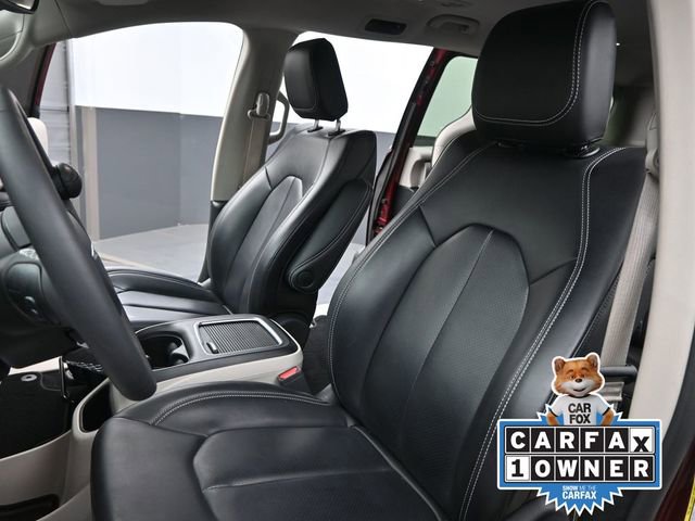 Used 2023 Chrysler Pacifica Touring-L image 13