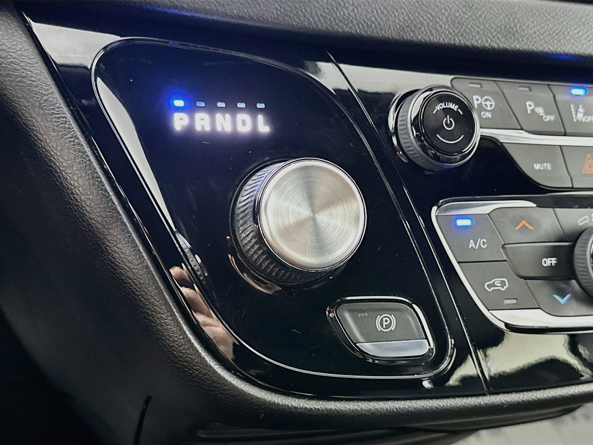 Used 2020 Chrysler Pacifica Touring-L FWD image 17