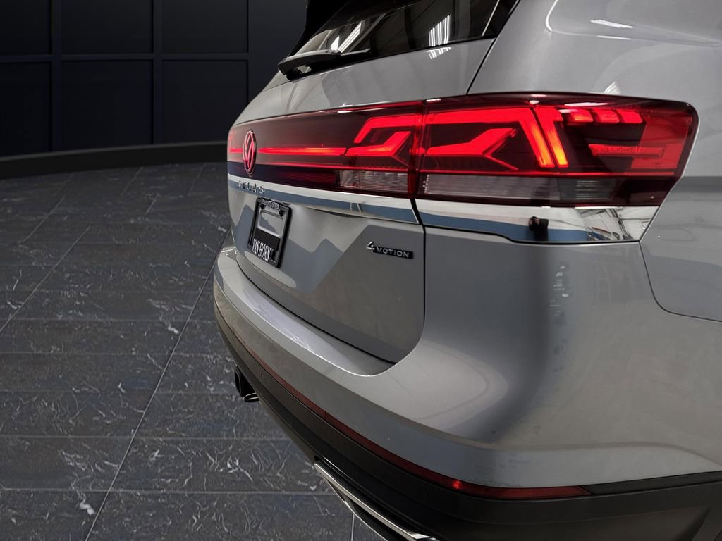 Used 2024 Volkswagen Atlas SE w/ Panoramic Sunroof Package image 34