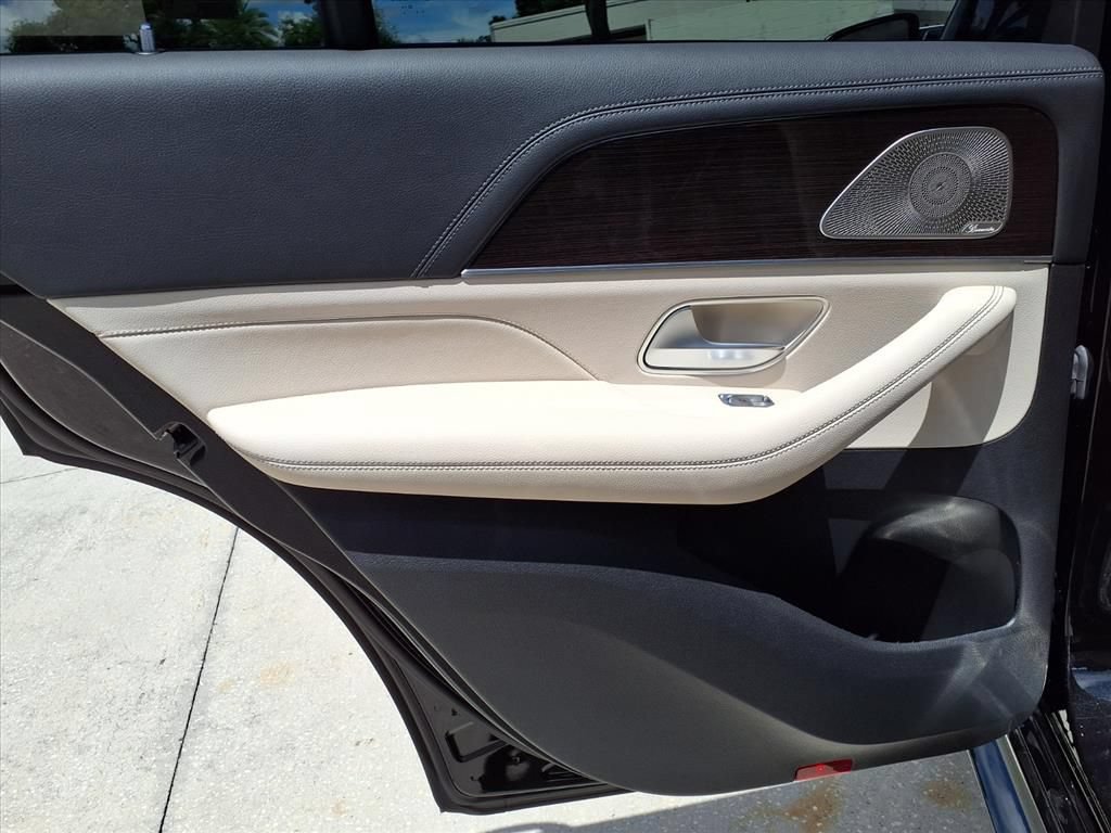 Used 2024 Mercedes-Benz GLE 450e 4MATIC image 17