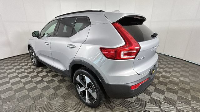 Used 2023 Volvo XC40 B4 Ultimate FWD image 4