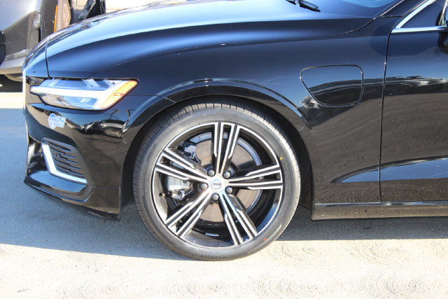 Used 2021 Volvo S60 T8 Inscription w/ Climate Package AWD/4WD image 4