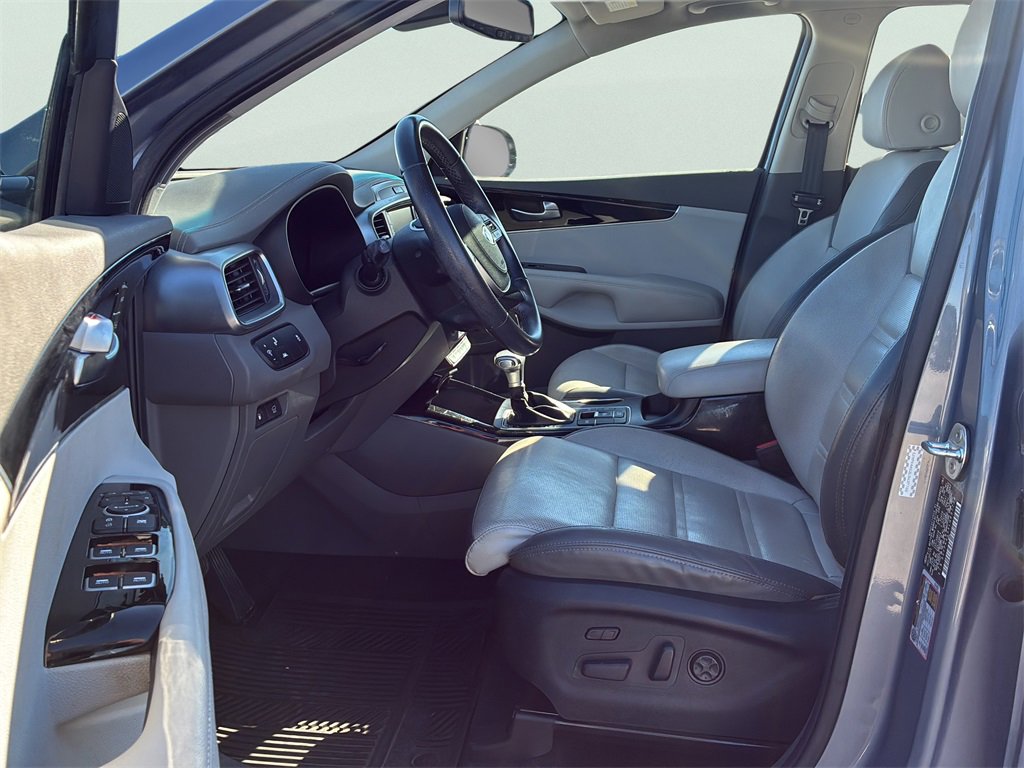 Used 2020 Kia Sorento SX image 19
