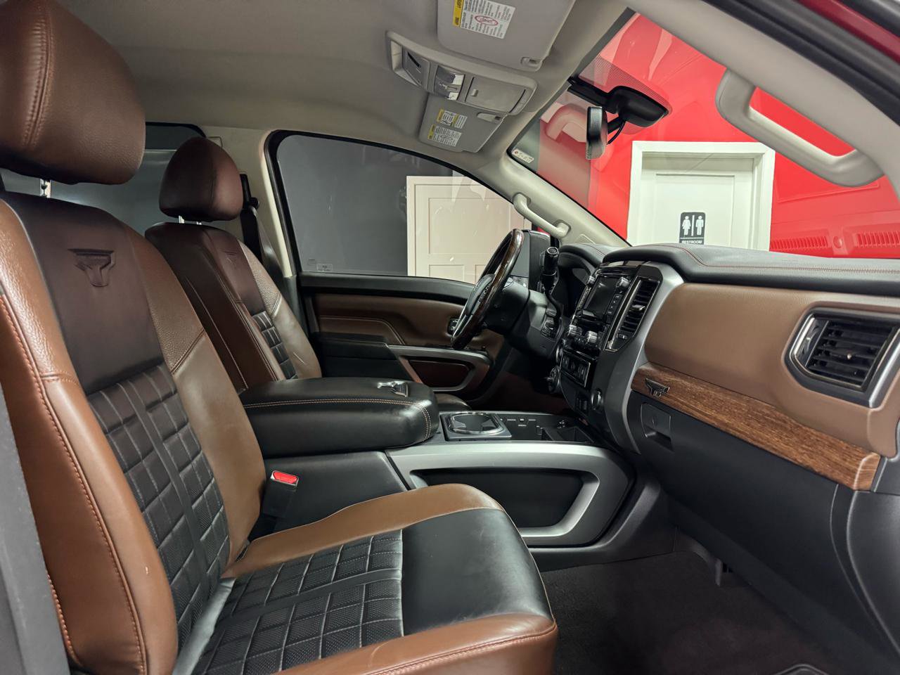 Used 2019 Nissan Titan Platinum Reserve AWD/4WD image 30