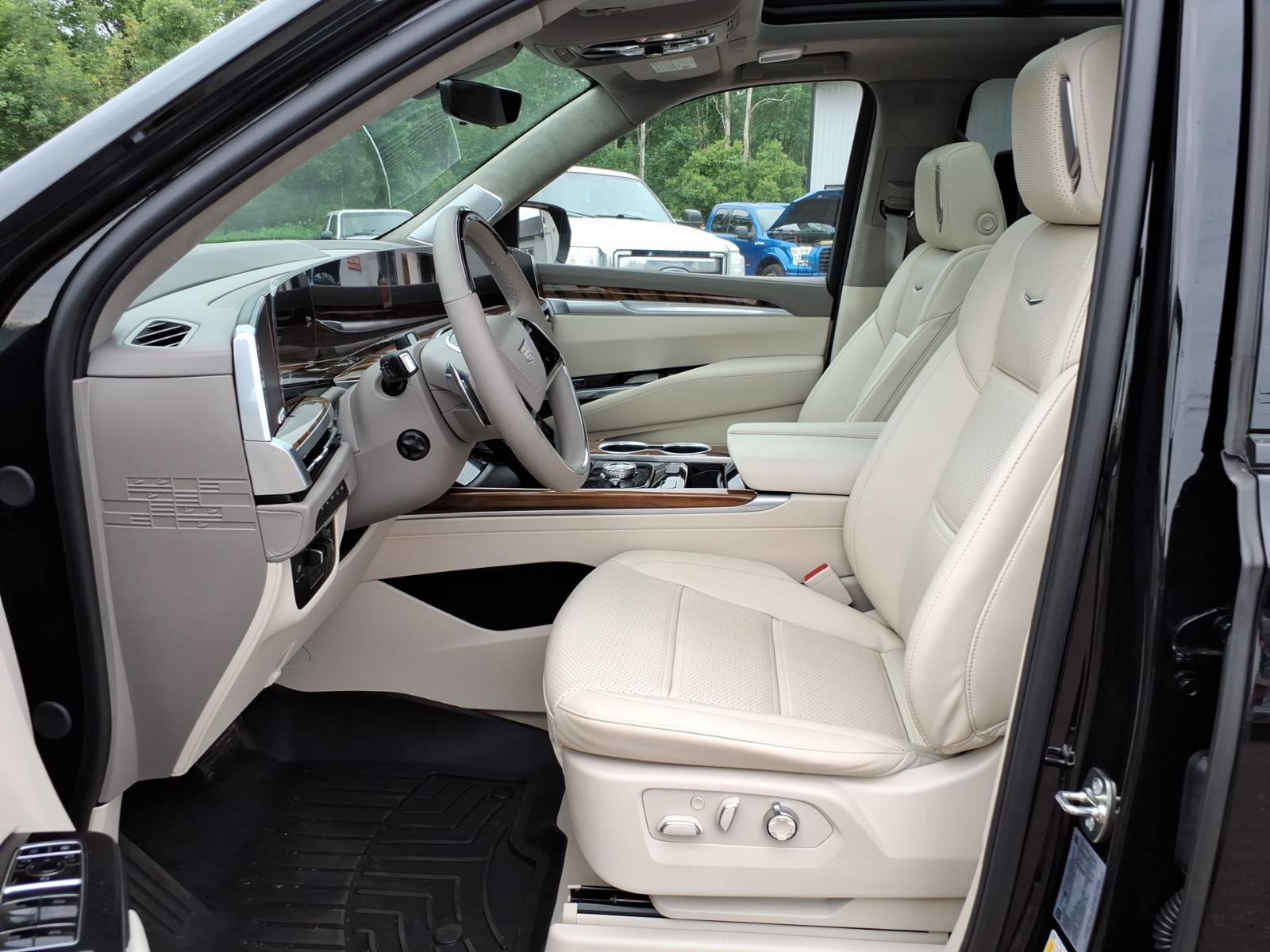 Used 2026 Cadillac Escalade ESV Platinum Sport AWD/4WD image 10