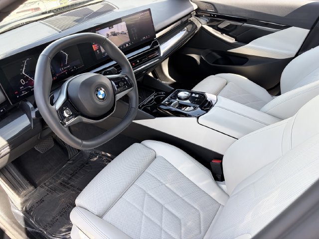 Certified 2025 BMW 530i RWD image 20