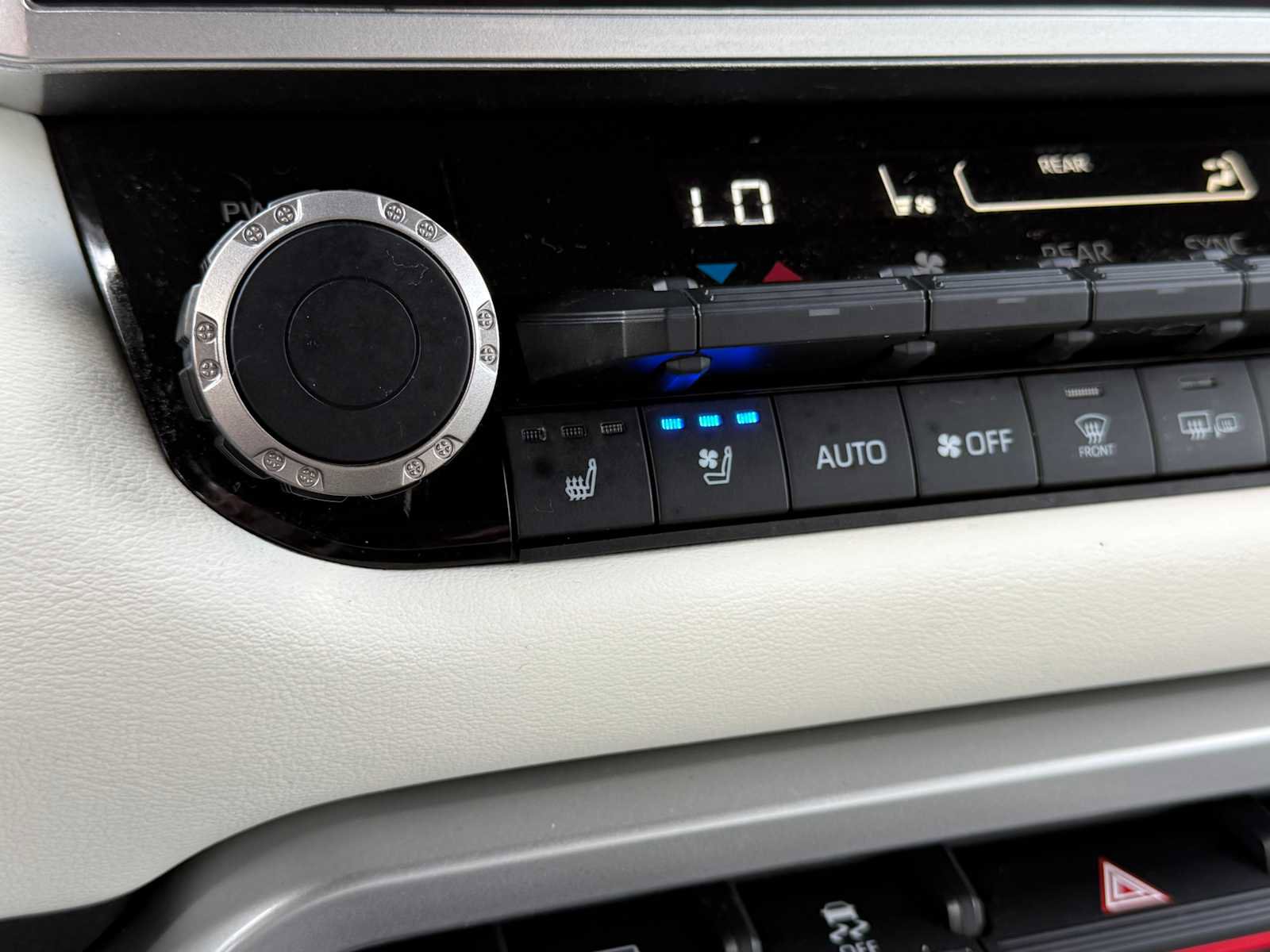 Used 2023 Toyota Sequoia Capstone AWD/4WD image 33