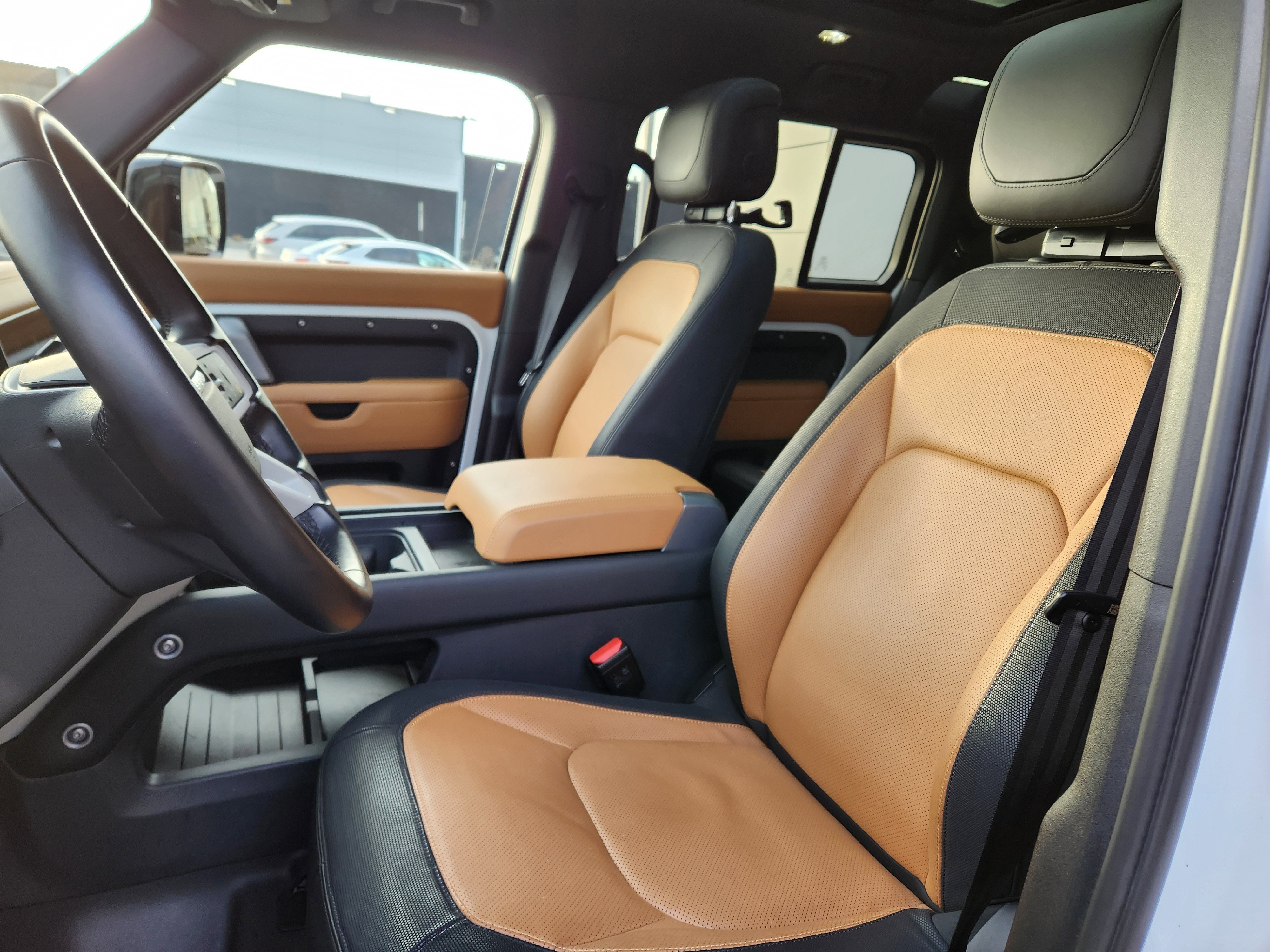 Certified 2024 Land Rover Defender 110 X-Dynamic SE image 10