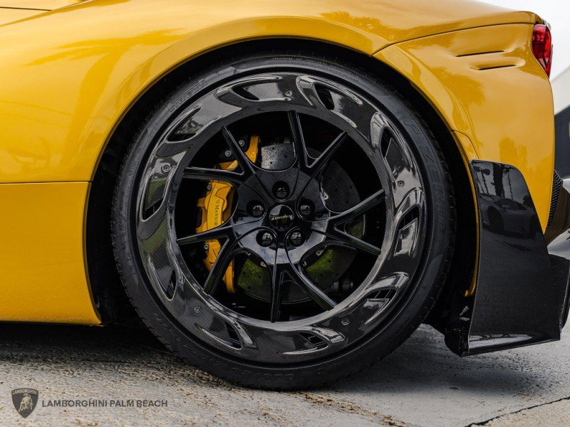 Used 2022 Ferrari SF90 Spider image 36