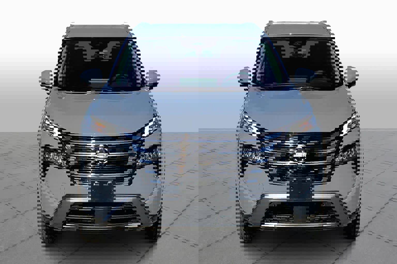 Used 2025 Nissan Rogue SL image 4