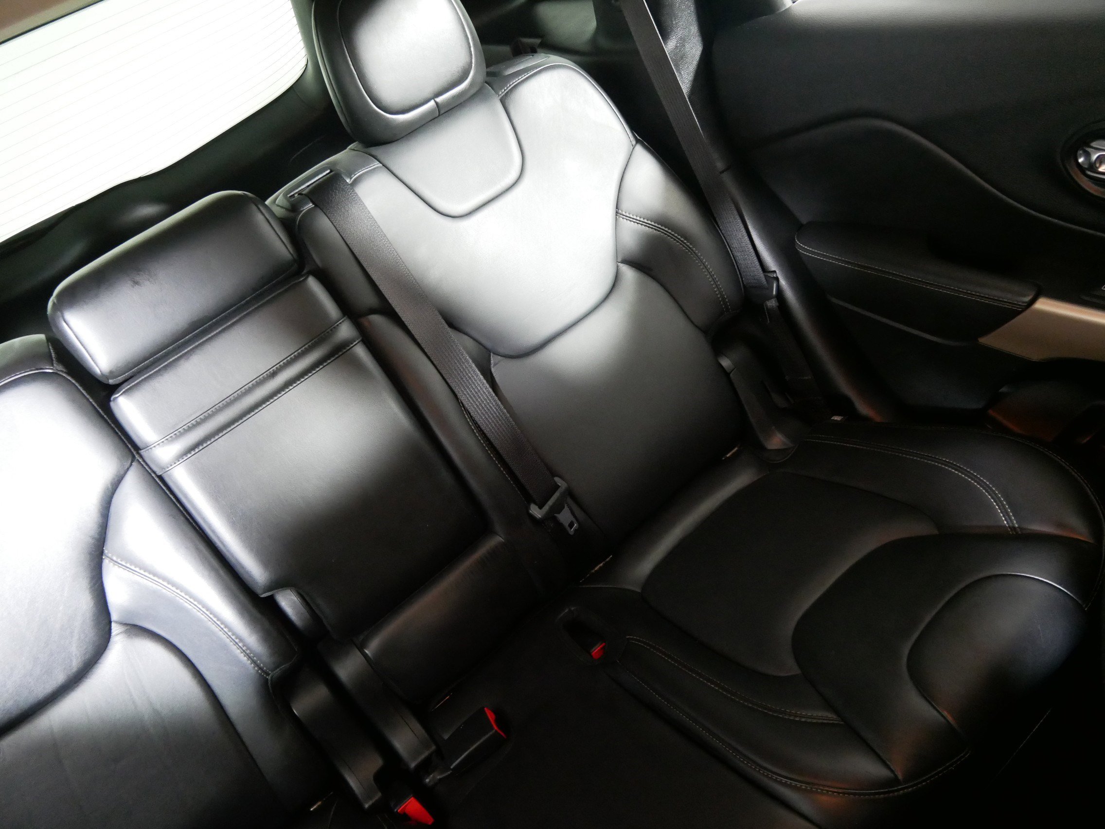 Used 2018 Jeep Cherokee Limited image 14